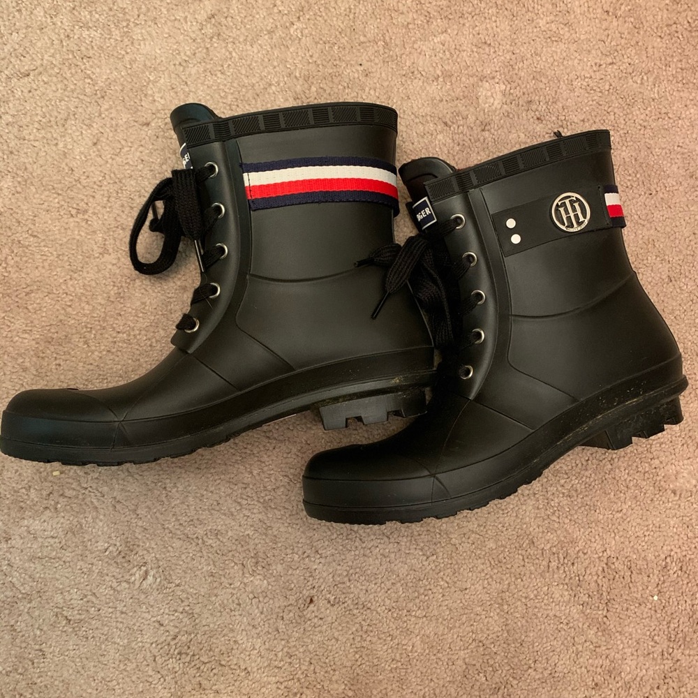 Tommy Hilfiger 175
Wmn Trineti Lace Up Rain Boot
